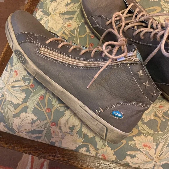 Cloud Aika Leather High-top Sneaker - Picture 4 of 9